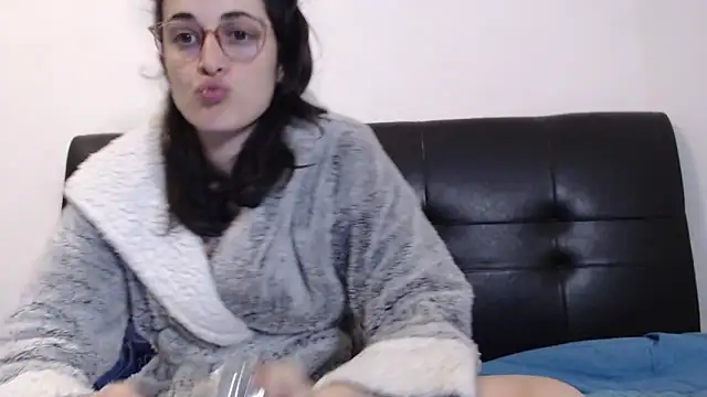 Lunaabbey online show from January 2025 07:23:01 PM