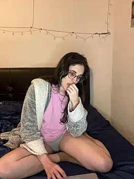 Lunaabbey online show from February 2026 09:28:02 PM