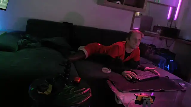 Snapshot of davidgntxxxxx chatting on December 2025 12:55:01 PM davidgntxxxxx online show from December 2025 12:55:01 PM