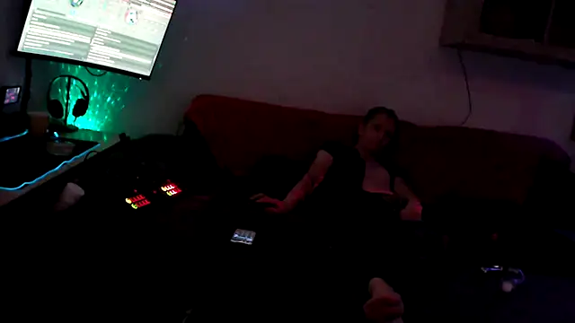 Snapshot of davidgntxxxxx chatting on November 2025 07:02:01 AM davidgntxxxxx online show from November 2025 07:02:01 AM