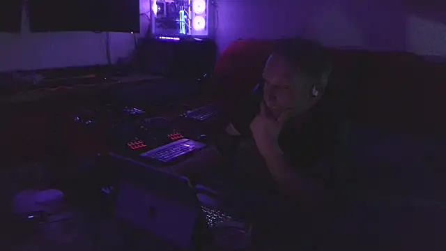 davidgntxxxxx online show from April 2026 05:53:01 PM
