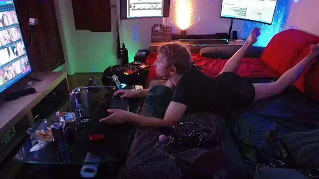 Snapshot of davidgntxxxxx chatting on December 2025 07:02:01 PM davidgntxxxxx online show from December 2025 07:02:01 PM