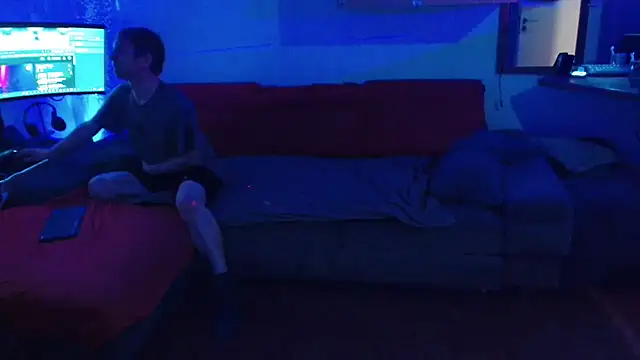 Snapshot of davidgntxxxxx chatting on December 2025 05:33:01 PM davidgntxxxxx online show from December 2025 05:33:01 PM