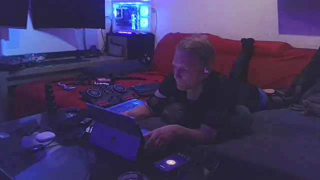 davidgntxxxxx online show from April 2026 08:57:02 PM