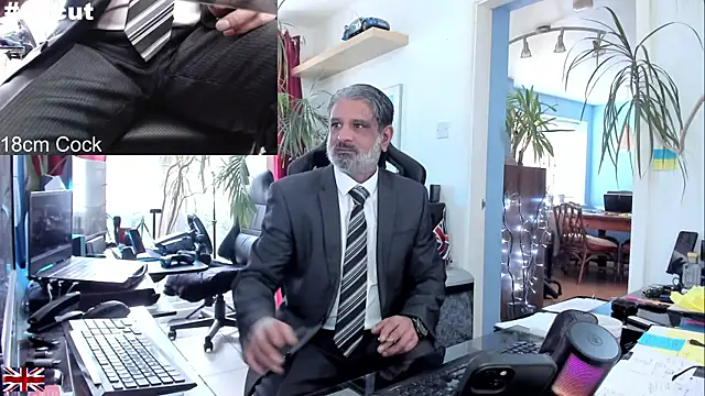 Snapshot of OnlineBossUK chatting on September 2025 12:11:02 PM OnlineBossUK online show from September 2025 12:11:02 PM