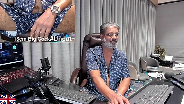 Snapshot of OnlineBossUK chatting on May 2026 08:23:01 PM OnlineBossUK online show from May 2026 08:23:01 PM