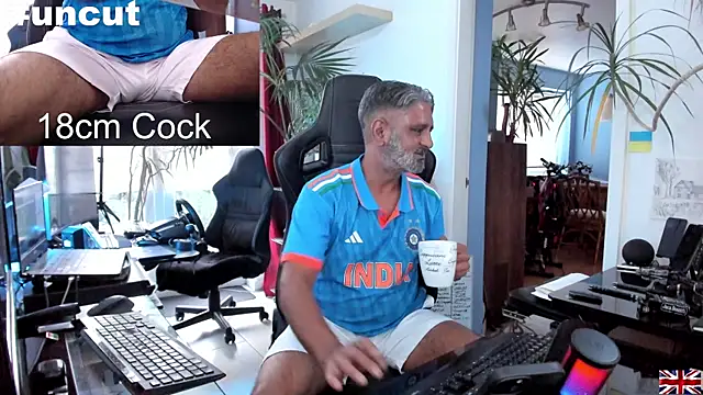 Snapshot of OnlineBossUK chatting on March 2025 05:50:01 PM OnlineBossUK online show from March 2025 05:50:01 PM