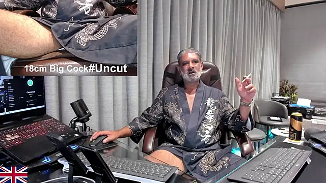 Snapshot of OnlineBossUK chatting on May 2026 10:53:01 PM OnlineBossUK online show from May 2026 10:53:01 PM