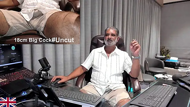 Snapshot of OnlineBossUK chatting on May 2026 06:58:01 PM OnlineBossUK online show from May 2026 06:58:01 PM