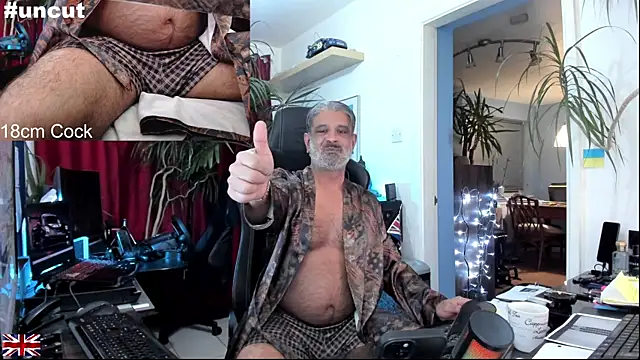 Snapshot of OnlineBossUK chatting on October 2025 07:11:02 PM OnlineBossUK online show from October 2025 07:11:02 PM