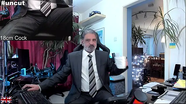 Snapshot of OnlineBossUK chatting on October 2025 04:48:01 PM OnlineBossUK online show from October 2025 04:48:01 PM