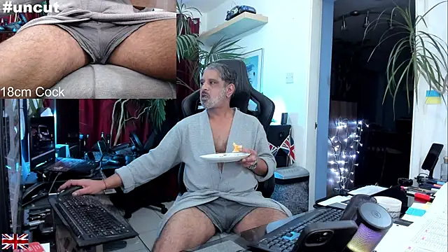 Snapshot of OnlineBossUK chatting on September 2025 03:18:01 AM OnlineBossUK online show from September 2025 03:18:01 AM
