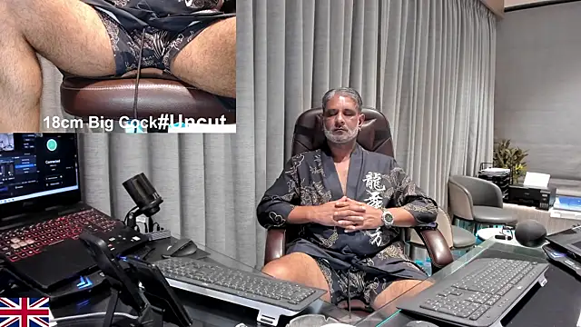 Snapshot of OnlineBossUK chatting on May 2026 12:26:02 AM OnlineBossUK online show from May 2026 12:26:02 AM