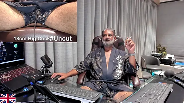 Snapshot of OnlineBossUK chatting on May 2026 05:04:01 AM OnlineBossUK online show from May 2026 05:04:01 AM