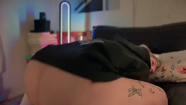 Mannarie Madsinn online show from March 2025 02:08:01 AM