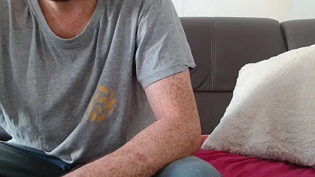 Snapshot of cloupefun chatting on November 2025 12:41:01 PM cloupefun online show from November 2025 12:41:01 PM