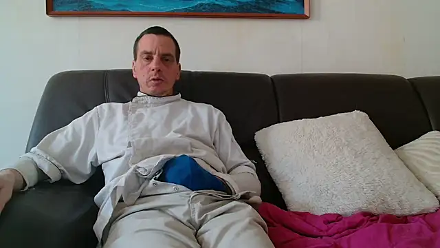 Snapshot of cloupefun chatting on January 2026 01:47:01 PM cloupefun online show from January 2026 01:47:01 PM