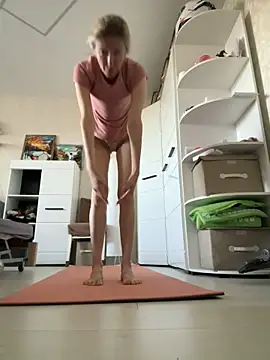 Snapshot of angelmommu chatting on October 2025 05:17:02 AM angelmommu online show from October 2025 05:17:02 AM