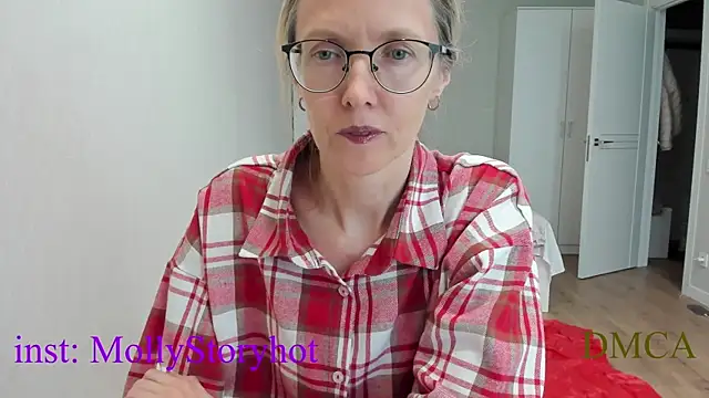 Snapshot of angelmommu chatting on November 2025 06:56:02 AM angelmommu online show from November 2025 06:56:02 AM