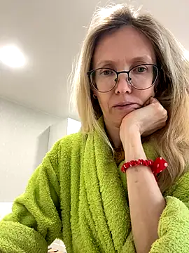 Snapshot of angelmommu chatting on October 2025 06:45:01 AM angelmommu online show from October 2025 06:45:01 AM