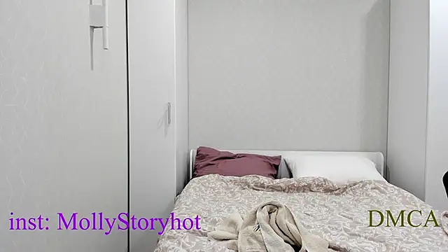 Snapshot of angelmommu chatting on November 2025 06:47:01 AM angelmommu online show from November 2025 06:47:01 AM