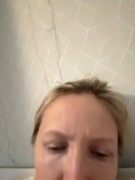 Snapshot of angelmommu chatting on February 2026 05:07:02 AM angelmommu online show from February 2026 05:07:02 AM