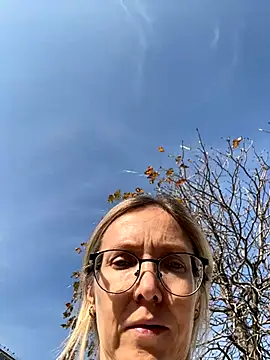 Snapshot of angelmommu chatting on November 2025 09:46:02 AM angelmommu online show from November 2025 09:46:02 AM