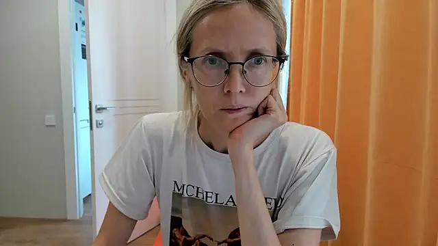 angelmommu online show from September 2025 12:19:01 PM