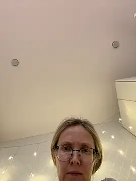 Snapshot of angelmommu chatting on February 2026 11:20:02 AM angelmommu online show from February 2026 11:20:02 AM