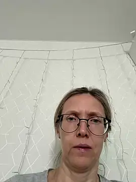 angelmommu online show from April 2026 06:20:01 AM