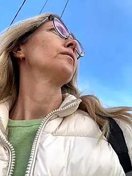 Snapshot of angelmommu chatting on November 2025 10:19:02 AM angelmommu online show from November 2025 10:19:02 AM