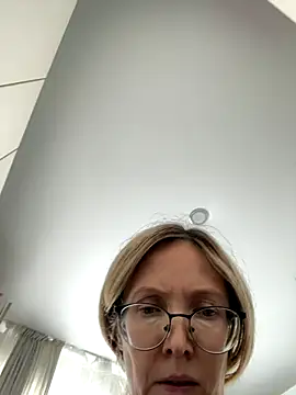 Snapshot of angelmommu chatting on November 2025 07:24:02 AM angelmommu online show from November 2025 07:24:02 AM