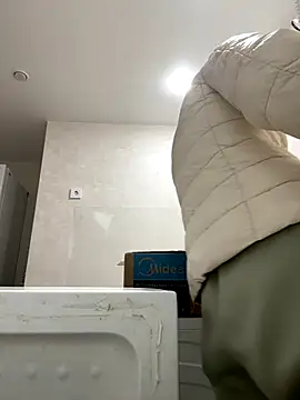 Snapshot of angelmommu chatting on November 2025 04:45:01 PM angelmommu online show from November 2025 04:45:01 PM