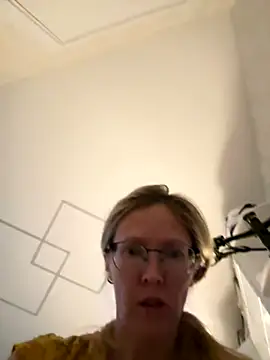 Snapshot of angelmommu chatting on October 2025 05:17:01 AM angelmommu online show from October 2025 05:17:01 AM