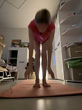 Snapshot of angelmommu chatting on November 2025 04:26:01 AM angelmommu online show from November 2025 04:26:01 AM