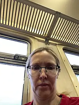 Snapshot of angelmommu chatting on February 2026 05:04:02 AM angelmommu online show from February 2026 05:04:02 AM