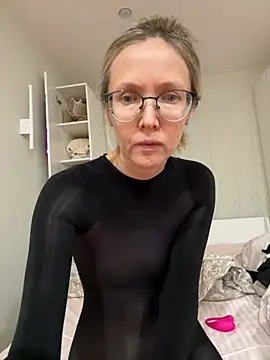 Snapshot of angelmommu chatting on February 2026 07:44:01 AM angelmommu online show from February 2026 07:44:01 AM