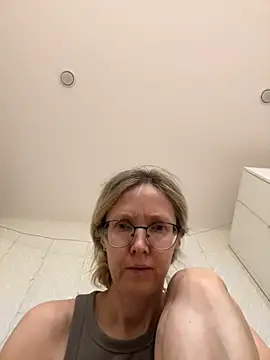 Snapshot of angelmommu chatting on February 2026 09:17:01 AM angelmommu online show from February 2026 09:17:01 AM