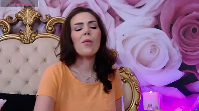 HessaHessy online show from October 2025 06:08:01 PM