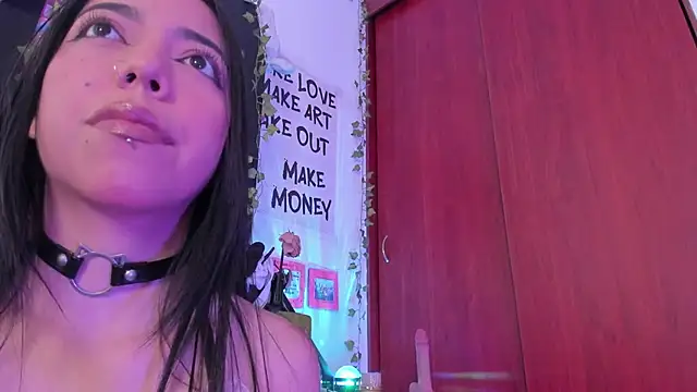 Snapshot of little_kayla_ chatting on May 2026 08:18:02 PM little kayla online show from May 2026 08:18:02 PM