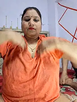 Snapshot of MOM-SUN-COUPLE chatting on March 2025 04:57:02 PM MOM-SUN-COUPLE online show from March 2025 04:57:02 PM