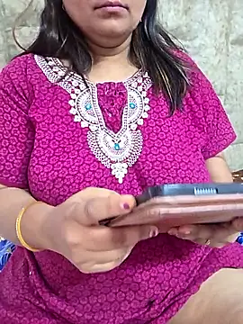 MOM-SUN-COUPLE online show from April 2026 07:26:01 AM