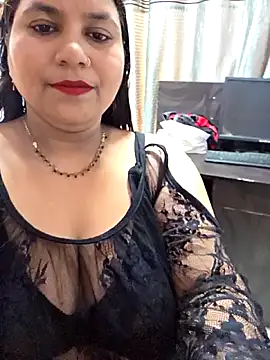Snapshot of MOM-SUN-COUPLE chatting on June 2026 08:13:01 AM MOM-SUN-COUPLE online show from June 2026 08:13:01 AM