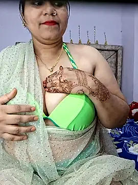 Snapshot of MOM-SUN-COUPLE chatting on February 2025 04:13:02 PM MOM-SUN-COUPLE online show from February 2025 04:13:02 PM