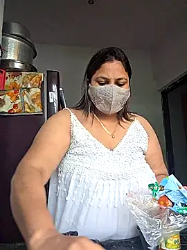 Snapshot of MOM-SUN-COUPLE chatting on October 2025 10:28:01 AM MOM-SUN-COUPLE online show from October 2025 10:28:01 AM