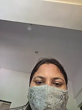 Snapshot of MOM-SUN-COUPLE chatting on October 2025 09:00:01 AM MOM-SUN-COUPLE online show from October 2025 09:00:01 AM