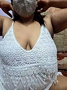 Snapshot of MOM-SUN-COUPLE chatting on November 2025 09:19:01 PM MOM-SUN-COUPLE online show from November 2025 09:19:01 PM