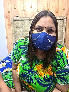 MOM-SUN-COUPLE online show from November 2025 04:56:02 PM