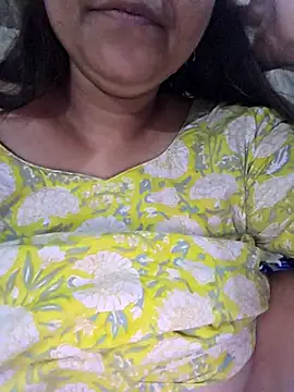 MOM-SUN-COUPLE online show from April 2026 05:03:02 PM