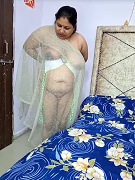 Snapshot of MOM-SUN-COUPLE chatting on February 2025 08:10:01 PM MOM-SUN-COUPLE online show from February 2025 08:10:01 PM